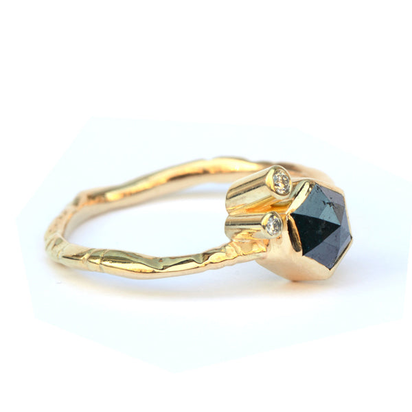 Ring met hexagon diamant
