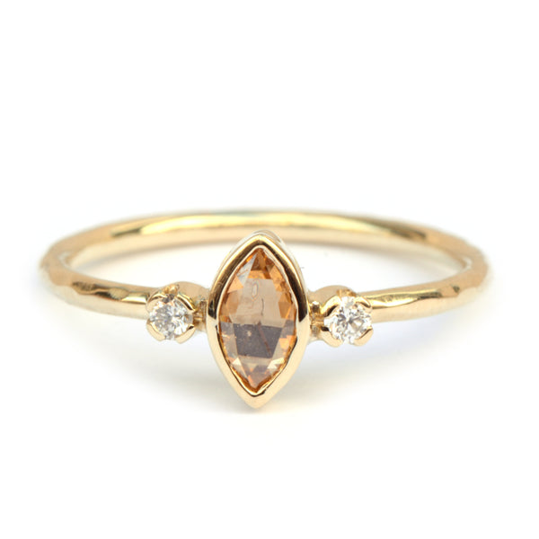 Verlovingsring met marquise diamant