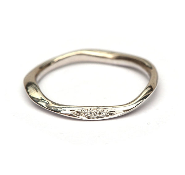 Zilveren organische ring met diamantjes