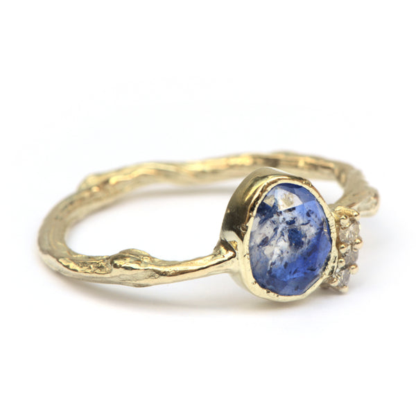 Ring met saffier en diamantjes