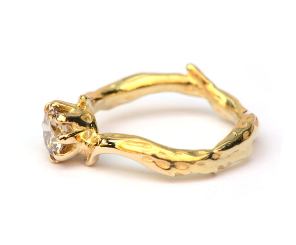 Koraalring met light brown diamant