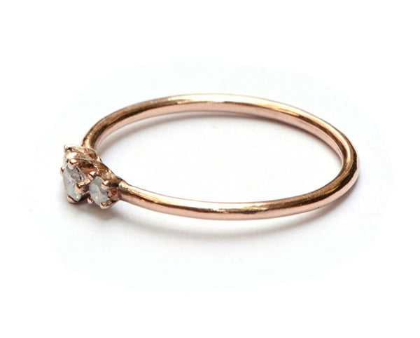 Ring met opaaldiamantjes