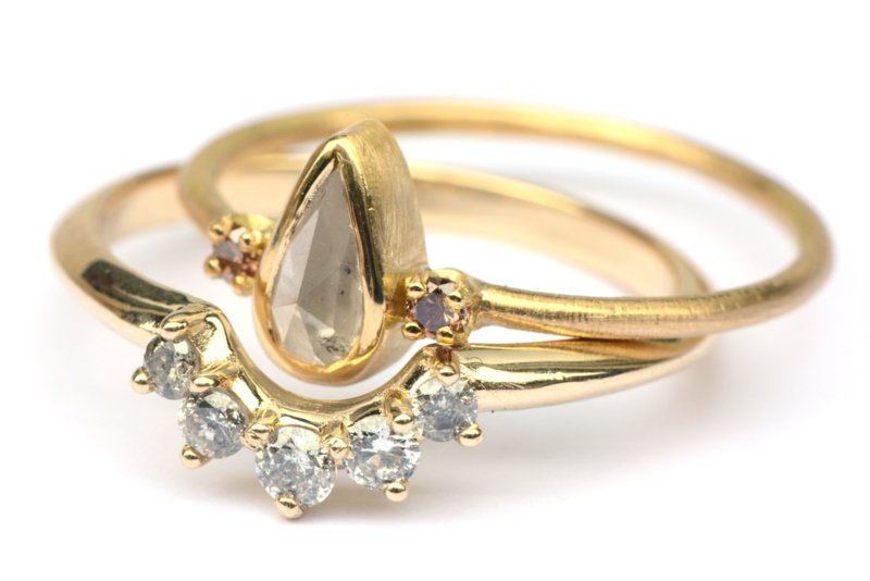 Fijne ring met ice white druppeldiamant