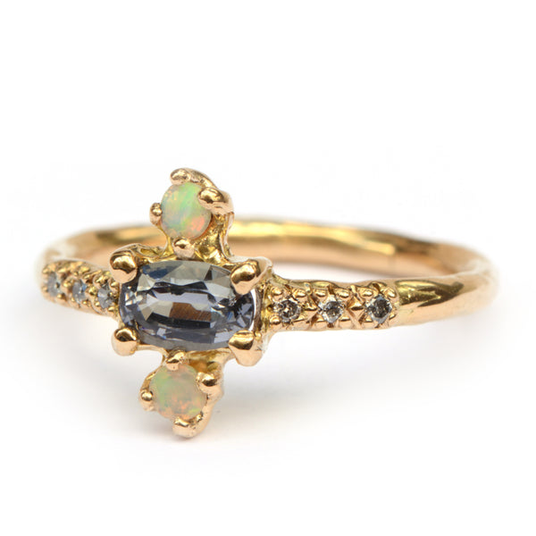Ring met spinel, opaal en salt & pepper diamanten