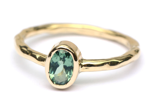 Ring met ovale groene toermalijn
