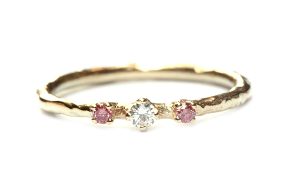 Snoepjesring met roze en witte diamant