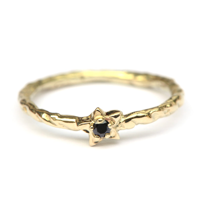 Maia ring met zwarte diamant in geelgoud