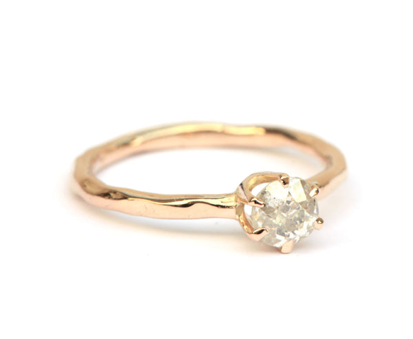 Rosegouden ring met bolsjewiek geslepen diamant