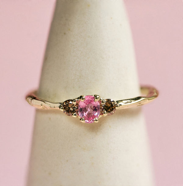 Ring Amy met roze saffier en choco diamanten