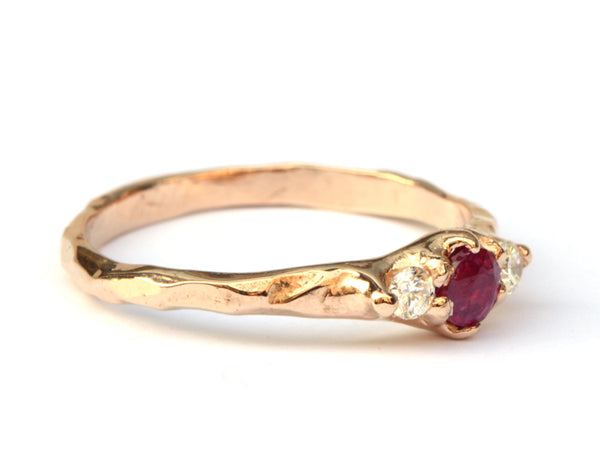Roségouden ring met robijn en diamant