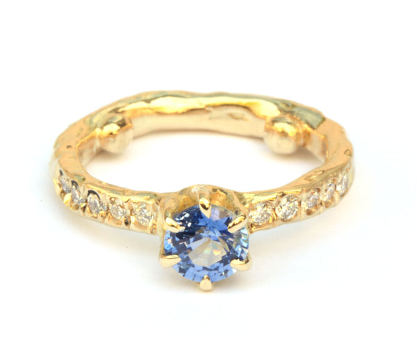 Ring met ceylon saffier en diamanten