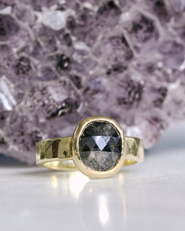 Stoere ring met roos geslepen diamant