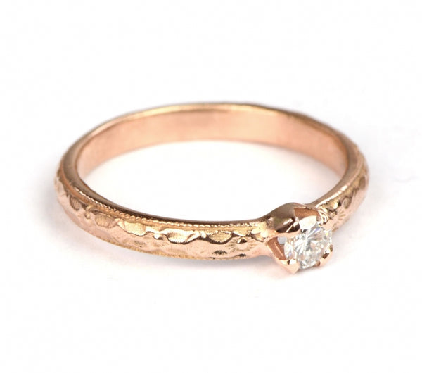 Rosegouden bloemenring met diamant