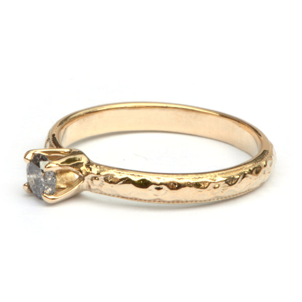 Ring met art deco motief en galaxy diamant
