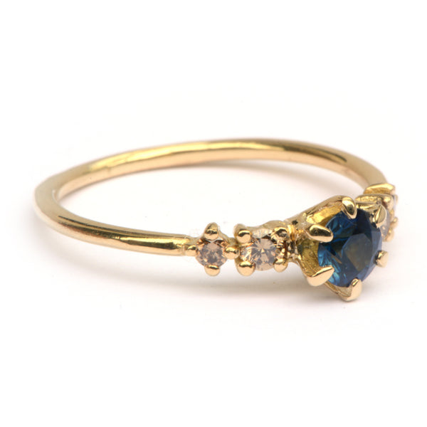 Ring Noralia met saffier en chocodiamanten