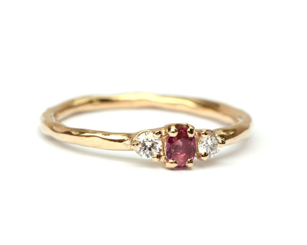 Klassieke ring met antieke robijn en diamant