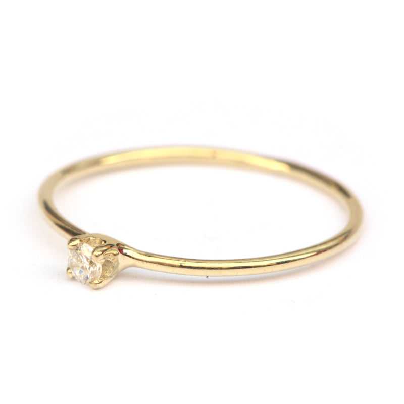 Tiny diamond ring met witte diamant