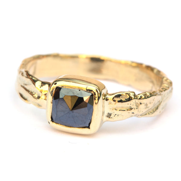 Ring met cushion cut zwarte diamant