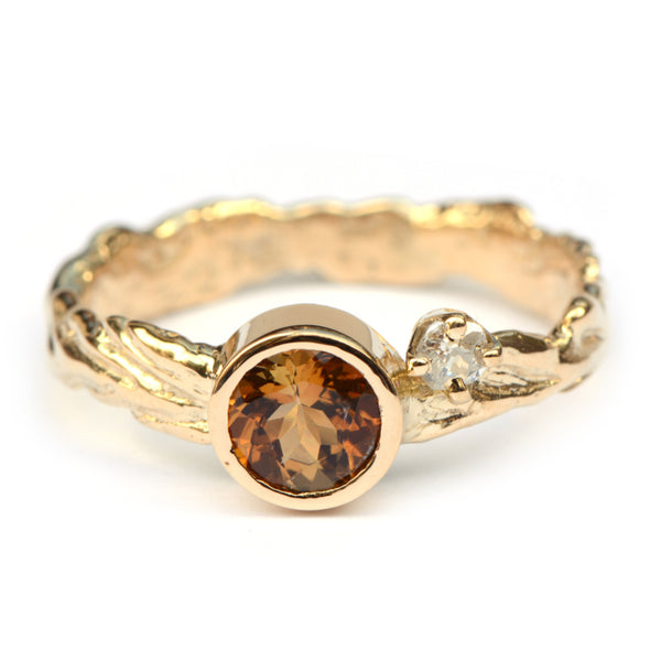 Grashalmring met toermalijn en diamant