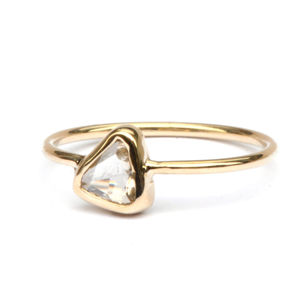 Ring met triangle diamant