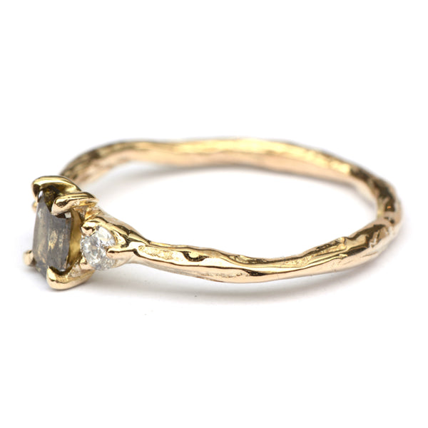 Ring met groene emerald cut diamant