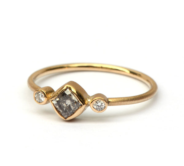 Ring met carre salt and pepper diamant en witte diamant