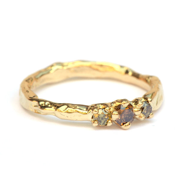Ring met bruine en olive green diamanten