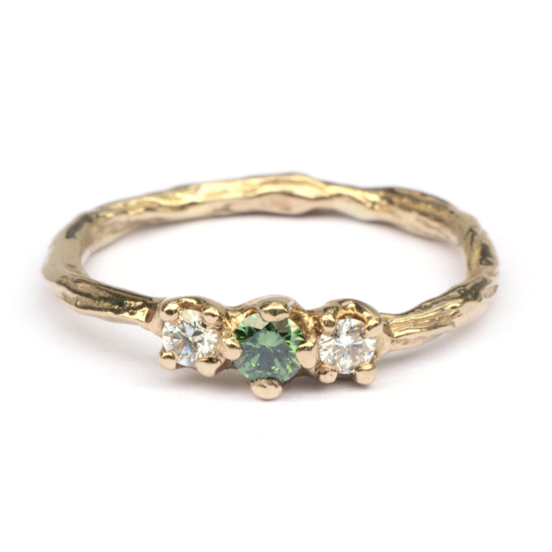 Twiggy ring met groene en witte diamanten