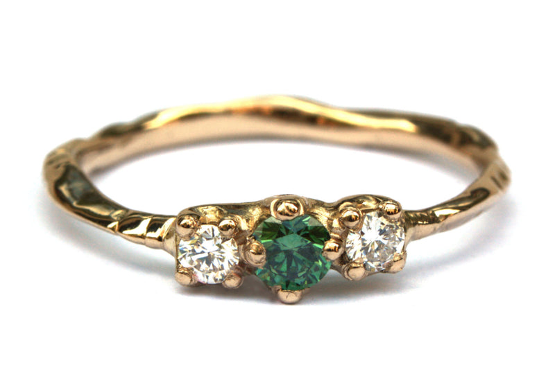 Ring met groene en witte diamanten