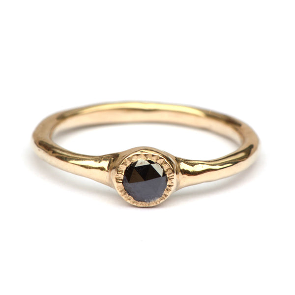 Ring met zwarte roosdiamant