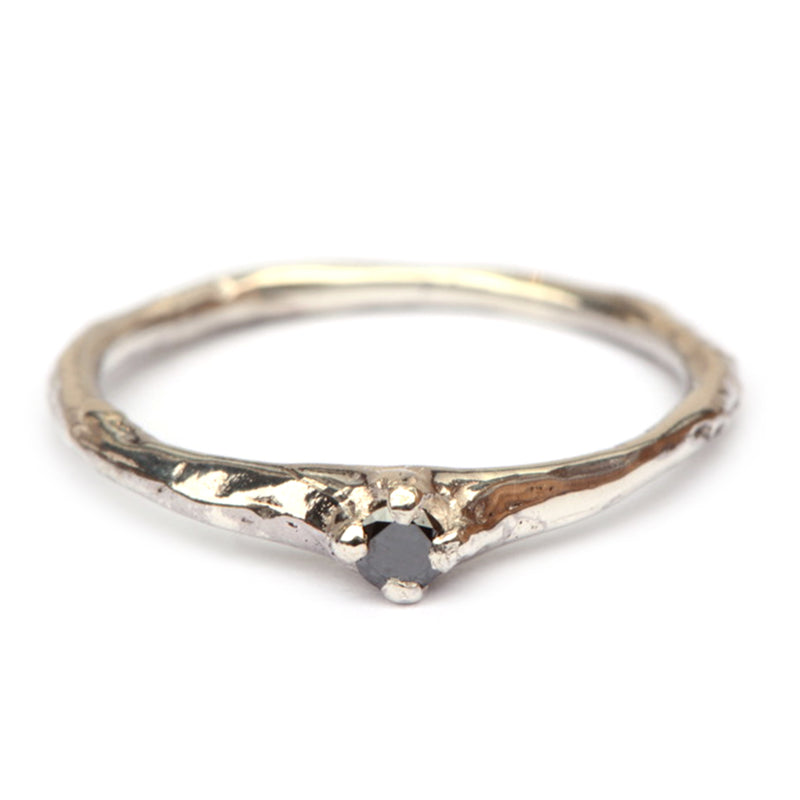 Willa ring met zwarte diamant