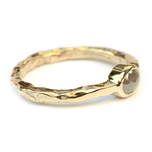 Ruwe ring met grijze roosdiamant